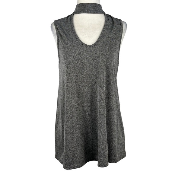 GREEN ENVELOPE LOS ANGELES V-NECK CUT OUTS WOMEN'S‎ TOP - Picture 1 of 9